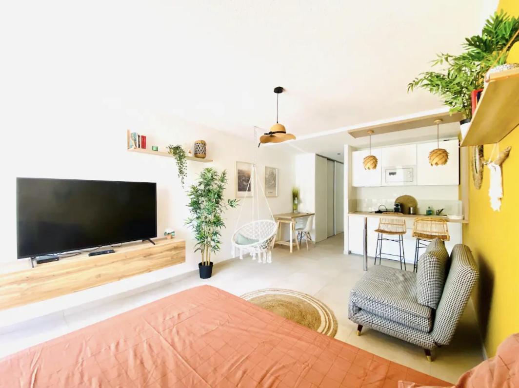 Terrasse & Parking Gratuit En * Nimes